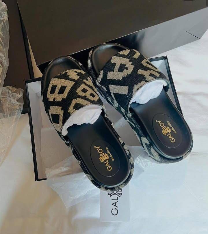 GXB Platform Sandals