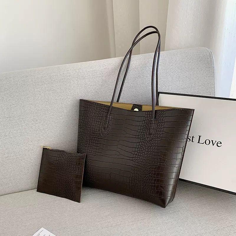 Crocodile-embossed PU leather tote bag