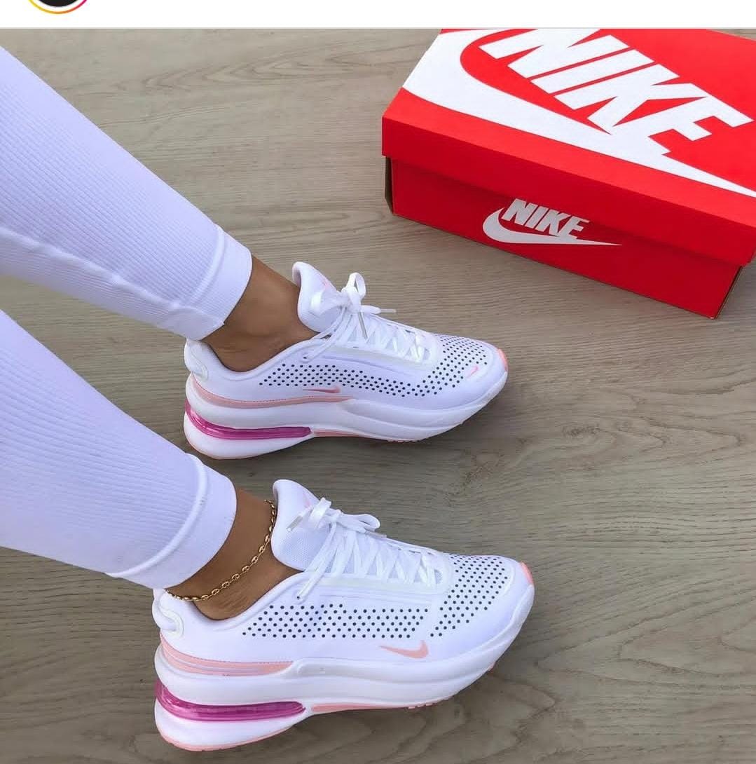 Nike Air Zoom Upturn SC trainers
